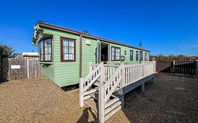 6 Berth Dog Friendly Caravan In Hunstanton, Minutes From The Beach Ref 13013L